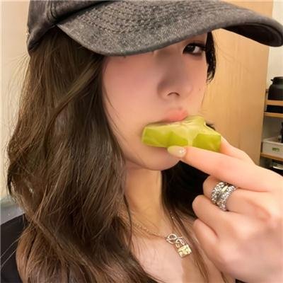 半是蜜糖半是伤 封面